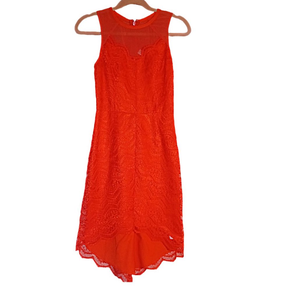 PERFECT LACE DRESS FOR THAT FUN OCCASION - Picture 2 of 5